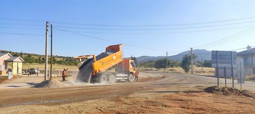 İLEÇMİZ MERKEZİNDE KARAYOLLARI TARAFINDAN REFÜJ VE ORTA GÖBEK GENİŞLETME ÇALIŞMALARI YAPILMAKTADIR!
